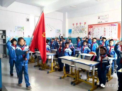 可爱猴子装扮